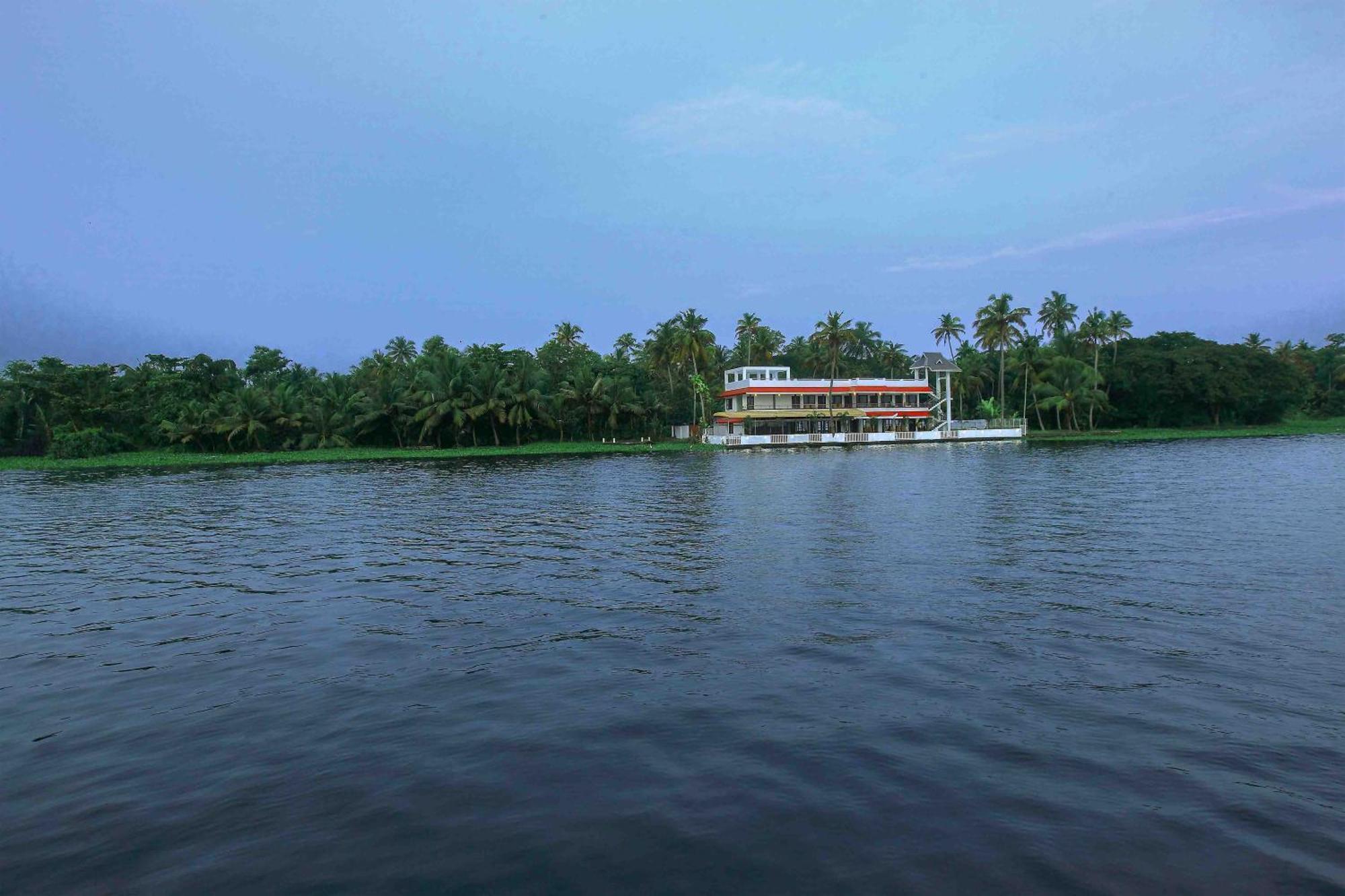 Alappuzha Vembanad Village Backwater Resort מראה חיצוני תמונה