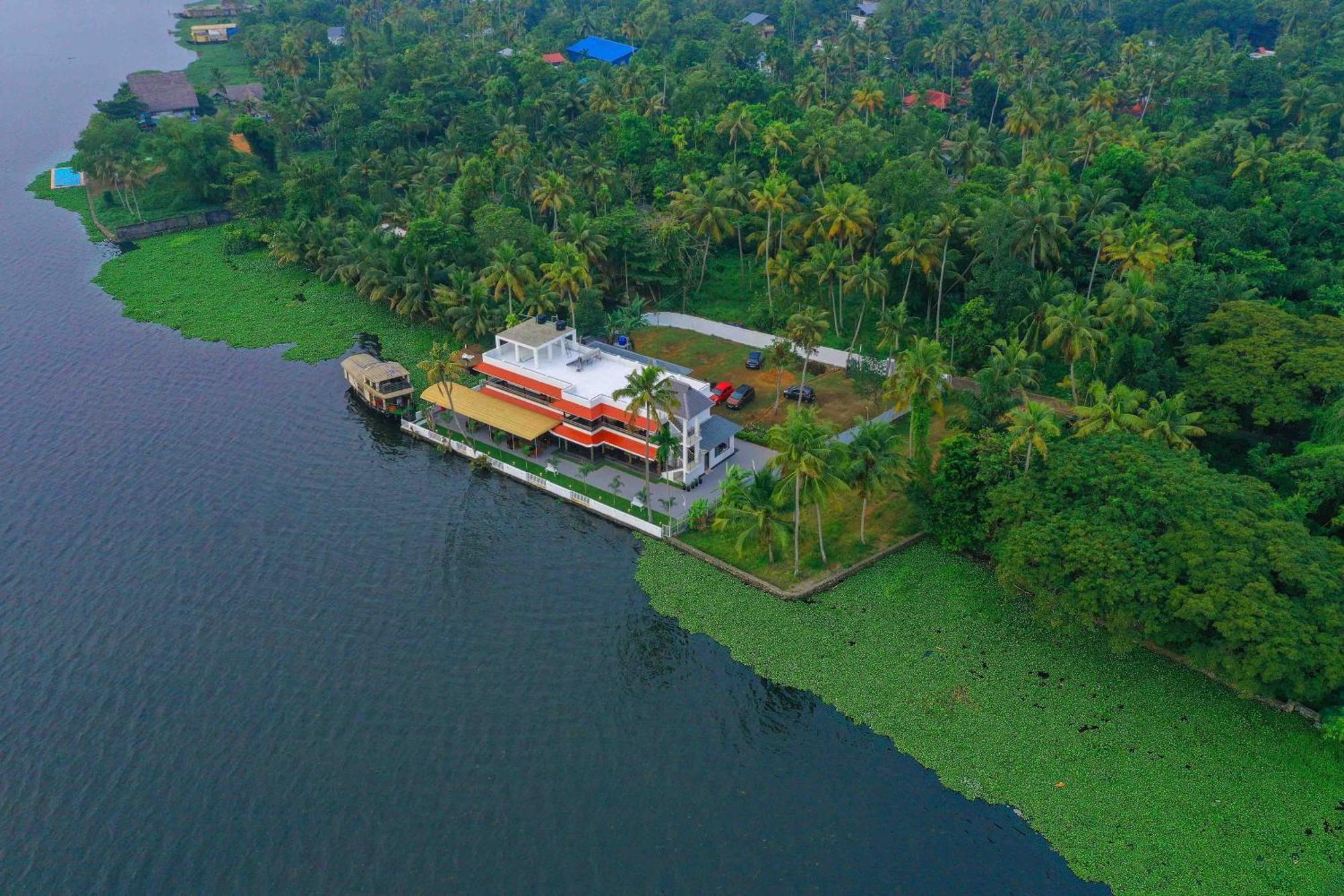 Alappuzha Vembanad Village Backwater Resort מראה חיצוני תמונה