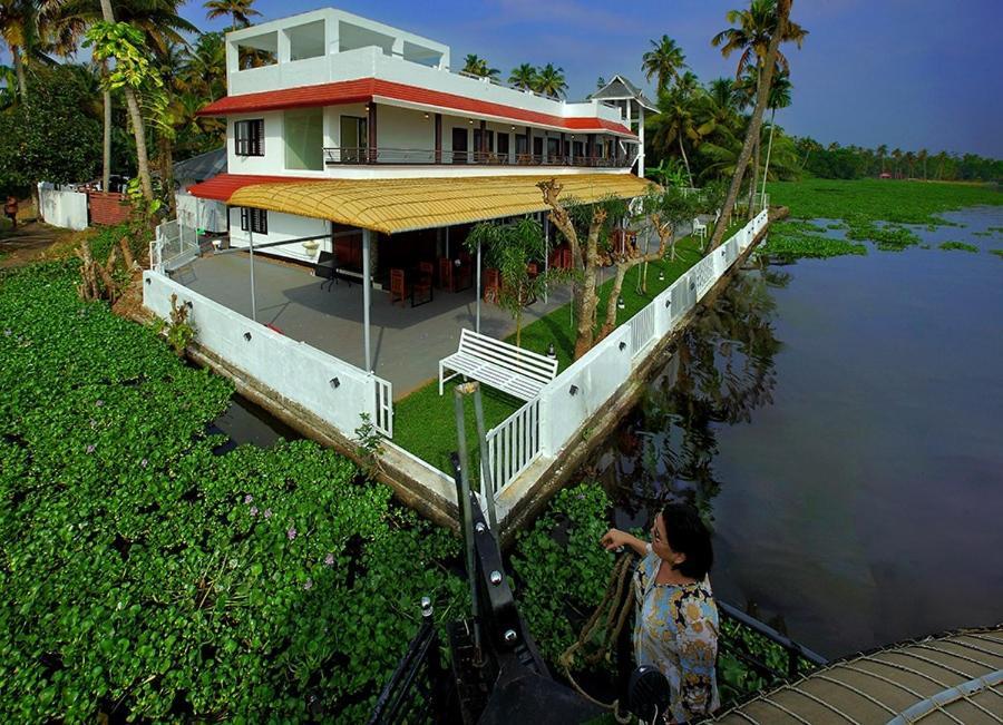 Alappuzha Vembanad Village Backwater Resort מראה חיצוני תמונה